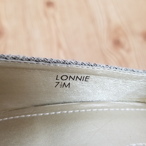 Tahari Lonnie Taupe Textured Stacked Pump - Picture 5 of 6